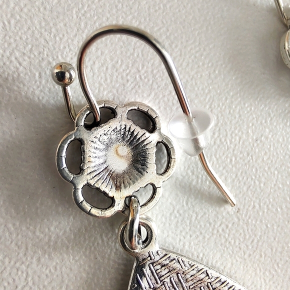 Earrings - Picture 7 of 7